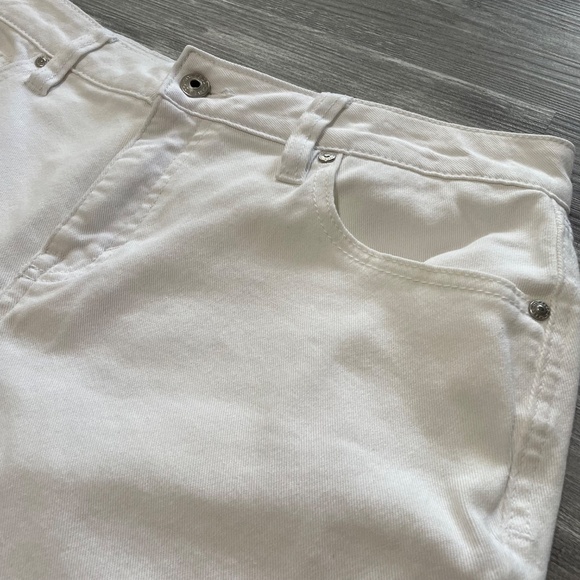 White Curvy Fit Capri Style & Co Women's 12 Denim Summer 5-Pocket Straight Leg - Picture 4 of 12